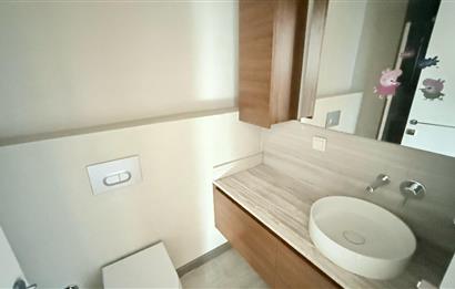 Zekeriyaköy Terrace Hayat Sitesinde Satılık Köşe Tripleks Villa
