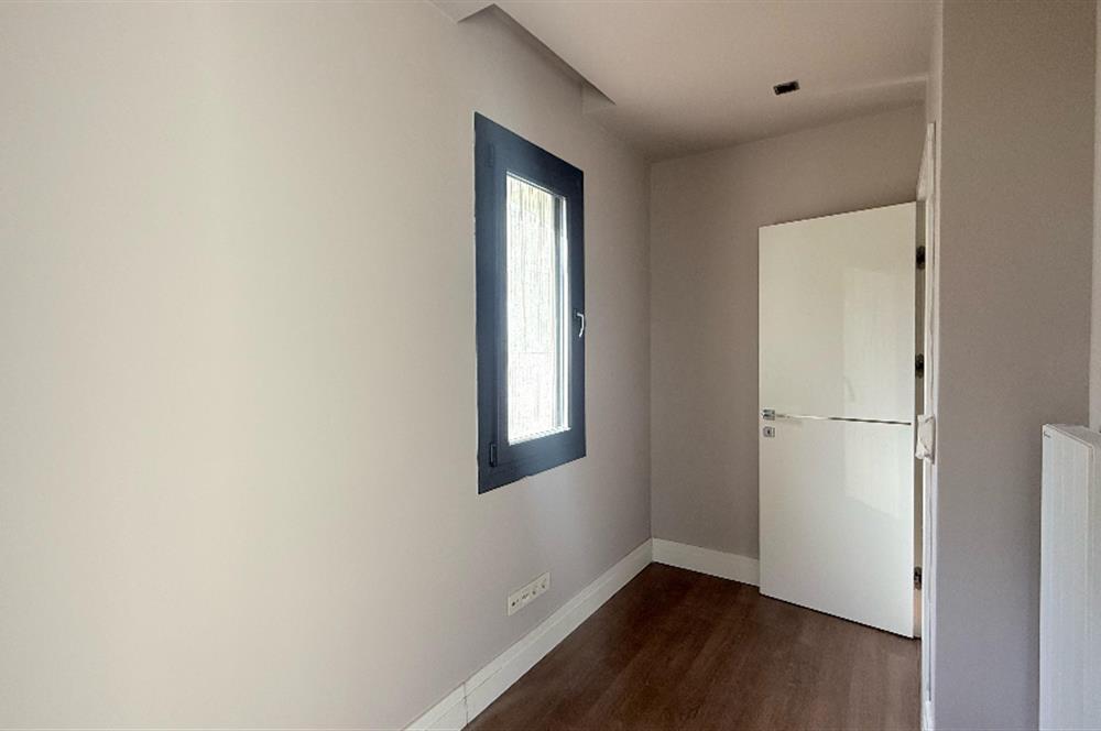 Zekeriyaköy Terrace Hayat Sitesinde Satılık Köşe Tripleks Villa