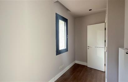 Zekeriyaköy Terrace Hayat Sitesinde Satılık Köşe Tripleks Villa