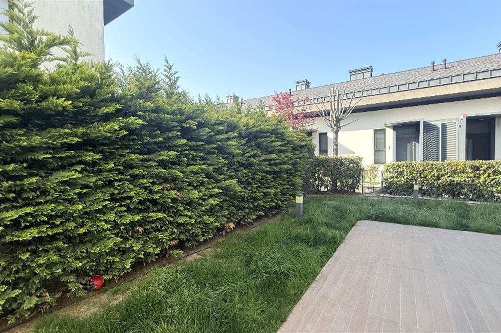 Zekeriyaköy Terrace Hayat Sitesinde Satılık Köşe Tripleks Villa
