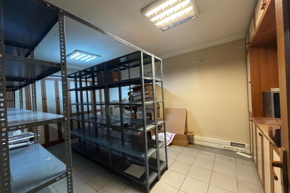 Gıda Çarşısı'nda 3 Katlı,Çift Cepheli Satılık Dükkan