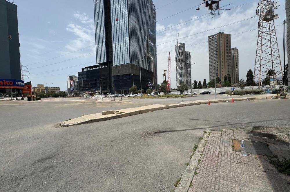 Gıda Çarşısı'nın Kalbinde Yol Cepheli 3 katlı Satılık Dükkan 