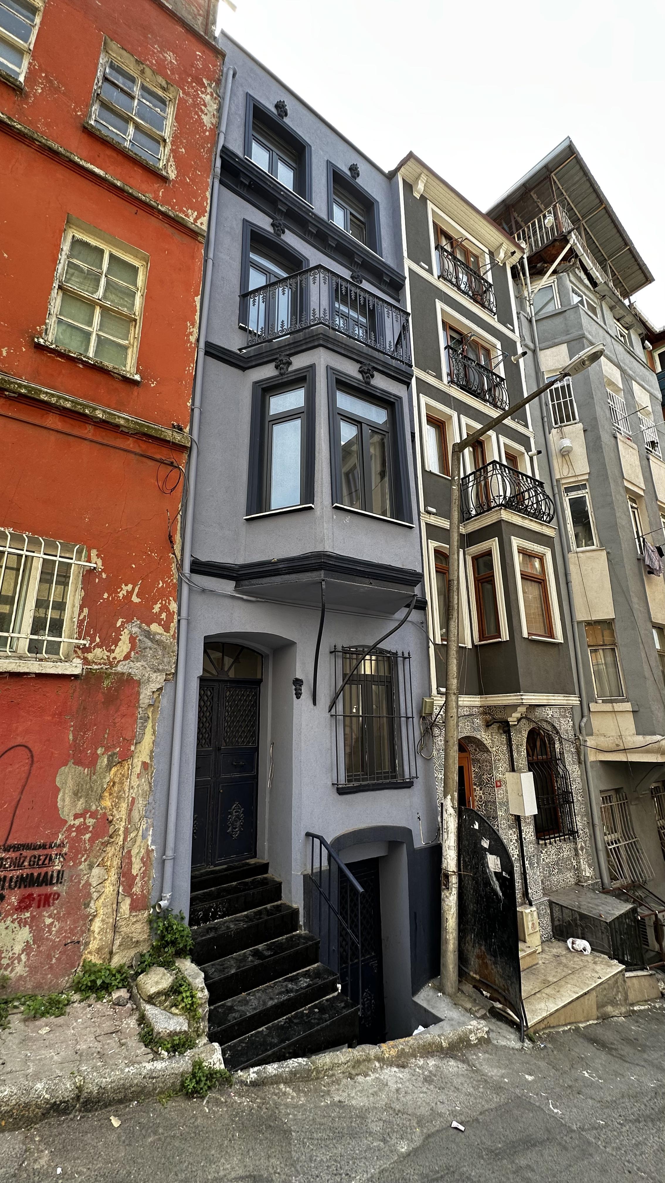YENİ TADİLATLI AIRBNB İÇİN UYGUN 5 KATLI SATILIK BİNA