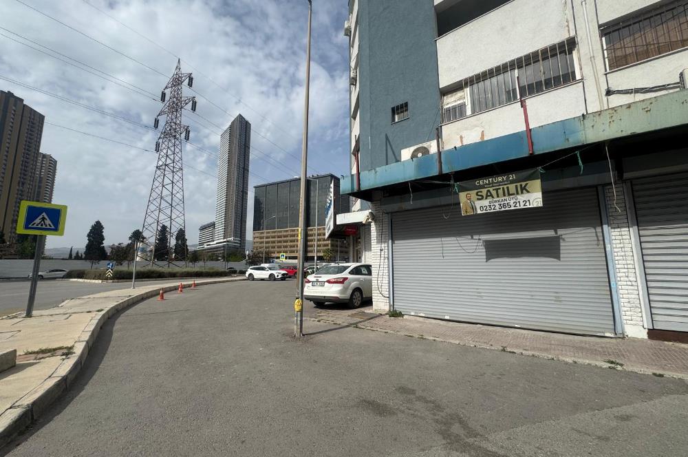 Gıda Çarşısı'nın Kalbinde Yol Cepheli 3 katlı Satılık Dükkan 