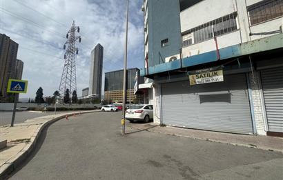 Gıda Çarşısı'nın Kalbinde Yol Cepheli 3 katlı Satılık Dükkan 