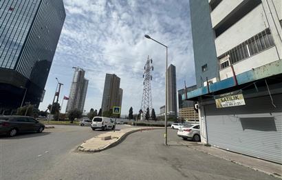 Gıda Çarşısı'nın Kalbinde Yol Cepheli 3 katlı Satılık Dükkan 