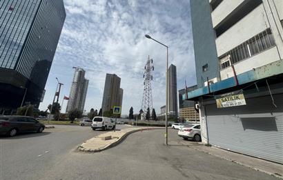 Gıda Çarşısı'nın Kalbinde Yol Cepheli 3 katlı Satılık Dükkan 