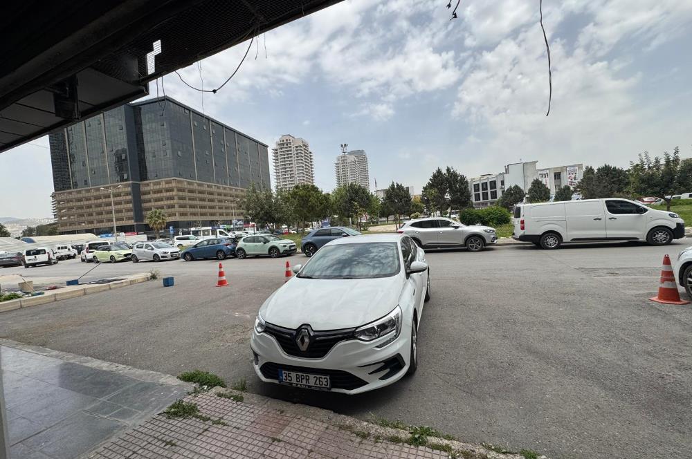 Gıda Çarşısı'nın Kalbinde Park Cepheli 3 katlı Satılık Dükkan