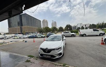 Gıda Çarşısı'nın Kalbinde Park Cepheli 3 katlı Satılık Dükkan