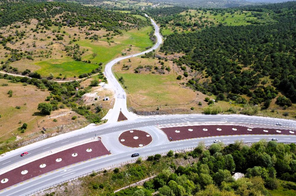 C21 MY MADRA DAN ANA ASFALTDA TİCARİ KULLANIMA UYGUN 9331 M2..