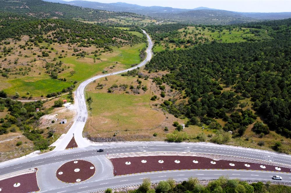 C21 MY MADRA DAN ANA ASFALTDA TİCARİ KULLANIMA UYGUN 9331 M2..