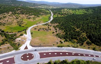 C21 MY MADRA DAN ANA ASFALTDA TİCARİ KULLANIMA UYGUN 9331 M2..