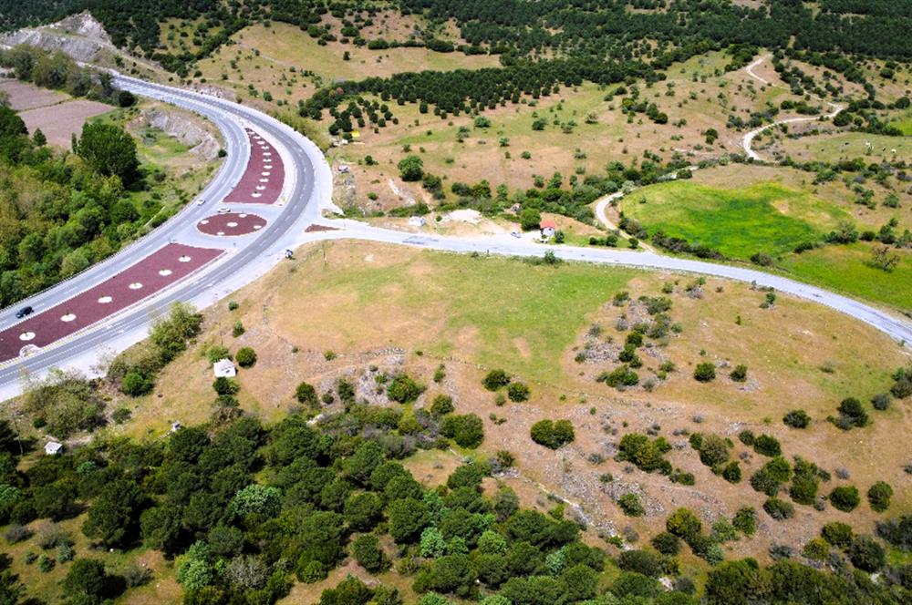 C21 MY MADRA DAN ANA ASFALTDA TİCARİ KULLANIMA UYGUN 9331 M2..