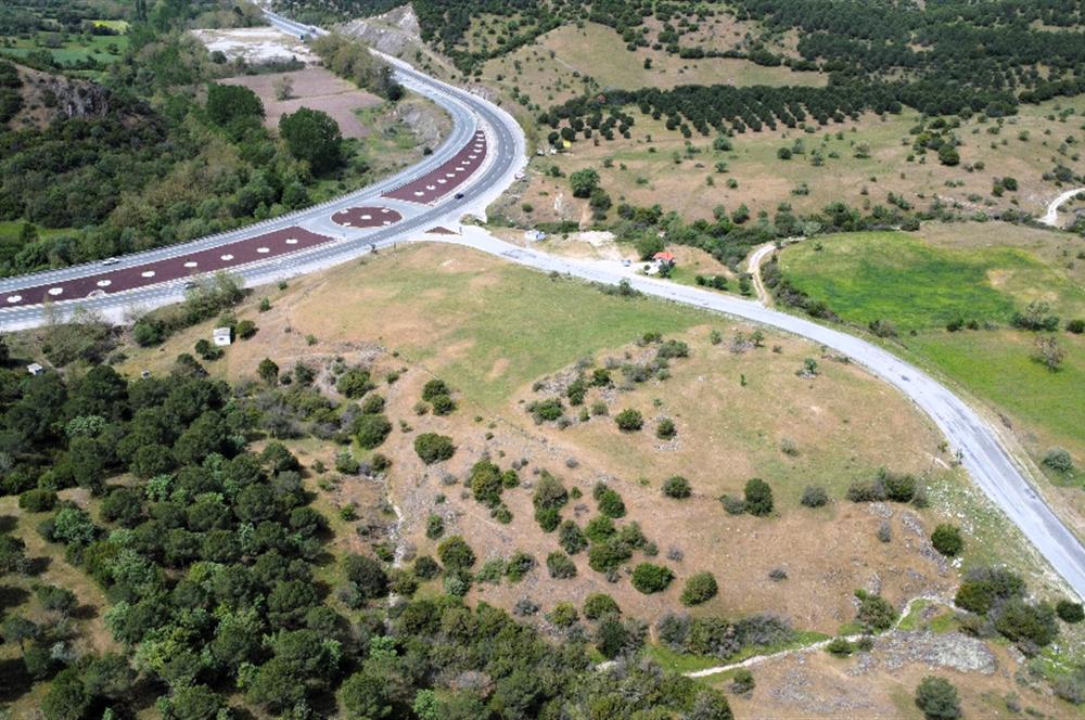 C21 MY MADRA DAN ANA ASFALTDA TİCARİ KULLANIMA UYGUN 9331 M2..
