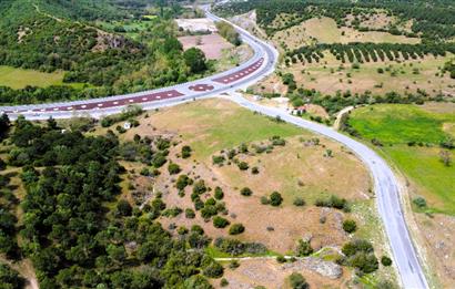 C21 MY MADRA DAN ANA ASFALTDA TİCARİ KULLANIMA UYGUN 9331 M2..