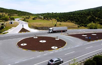 C21 MY MADRA DAN ANA ASFALTDA TİCARİ KULLANIMA UYGUN 9331 M2..