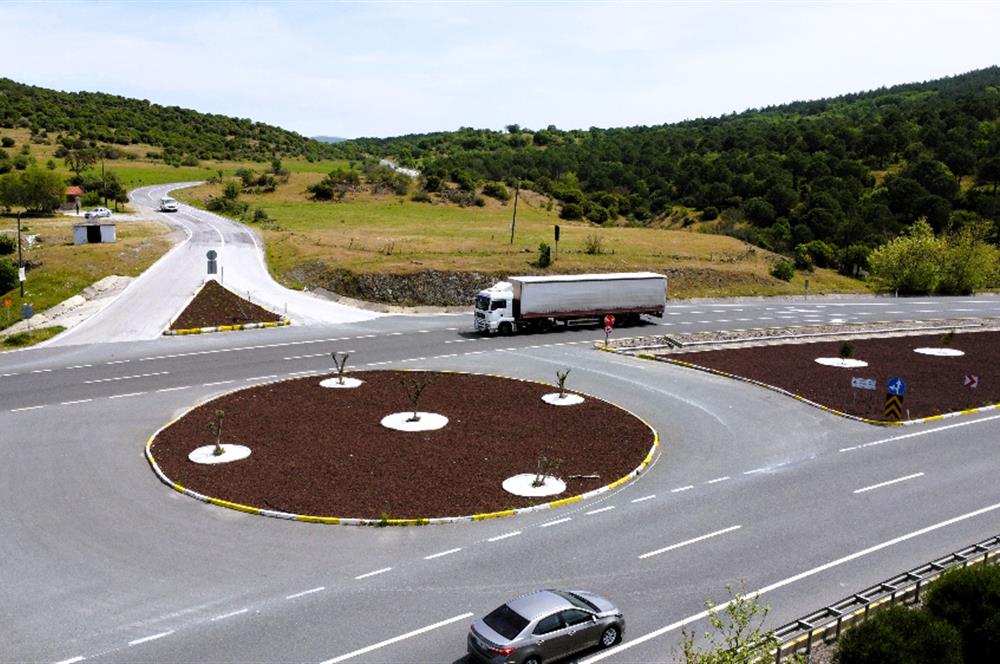 C21 MY MADRA DAN ANA ASFALTDA TİCARİ KULLANIMA UYGUN 9331 M2..