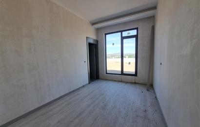 GÖLBAŞI'NDA SİTE İÇERİSİNDE SATILIK 5+1 SIFIR VİLLA