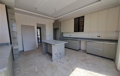 GÖLBAŞI'NDA SİTE İÇERİSİNDE SATILIK 5+1 SIFIR VİLLA