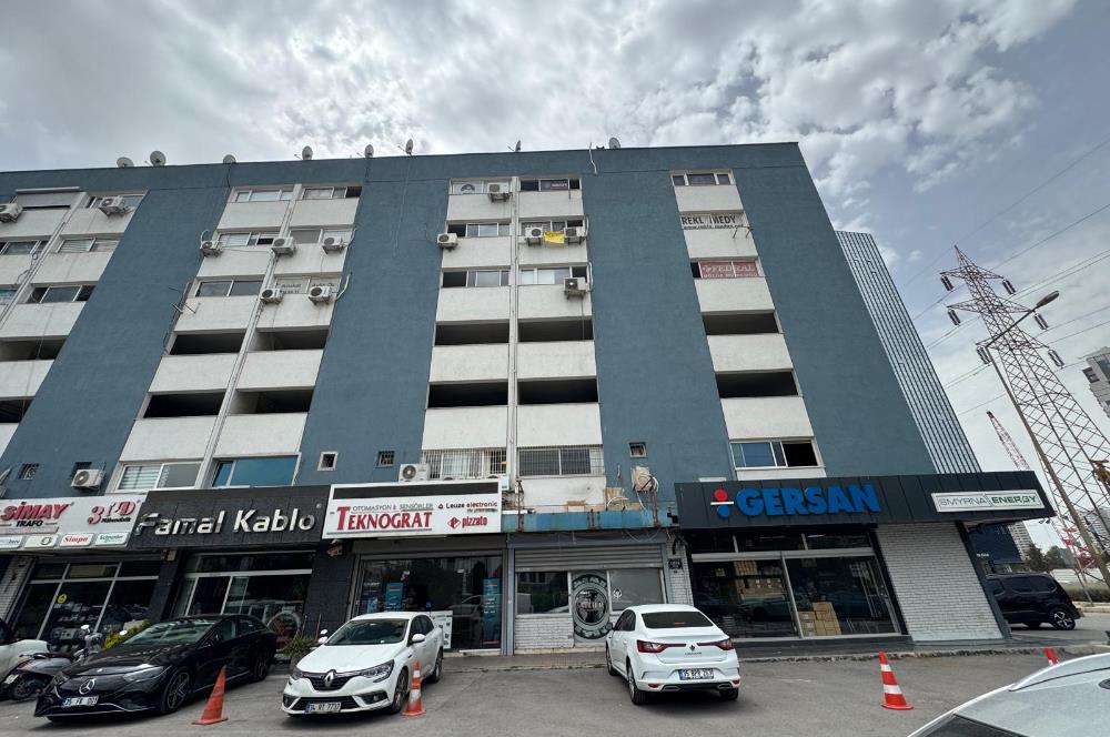 Gıda Çarşısı'nın Kalbinde Park Cepheli 3 katlı Satılık Dükkan