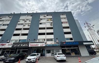 Gıda Çarşısı'nın Kalbinde Park Cepheli 3 katlı Satılık Dükkan