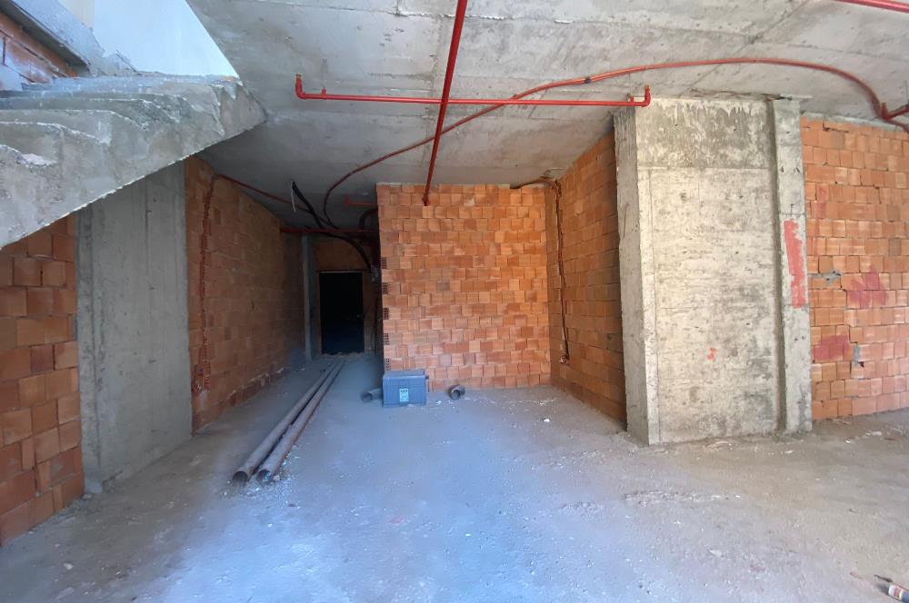 Kanyon ve Özdilek Avm'ye Komşu Cadde Üzeri Kiralık Dükkan
