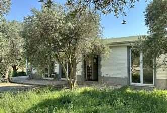 Bodrum Mumcular 2250 m² Arsa İçerisinde Satılık Çiftlik Ev