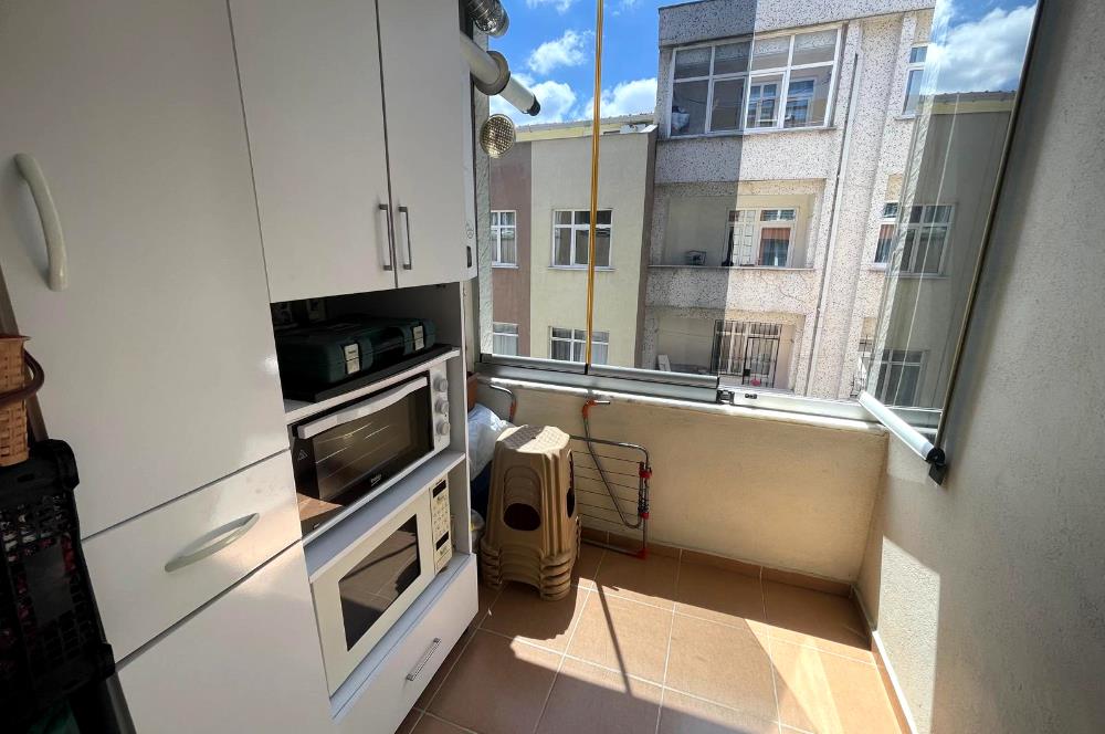 ÜNALANDA METRO VE METROBÜS YAKINI BALKONLU 2+1 DAİRE SATILIK