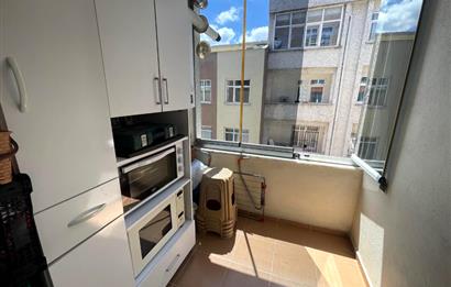 ÜNALANDA METRO VE METROBÜS YAKINI BALKONLU 2+1 DAİRE SATILIK
