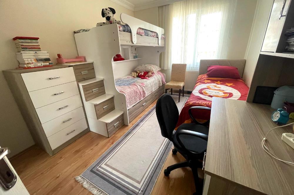 ÜNALANDA METRO VE METROBÜS YAKINI BALKONLU 2+1 DAİRE SATILIK