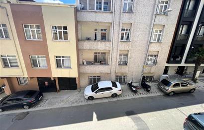 ÜNALANDA METRO VE METROBÜS YAKINI BALKONLU 2+1 DAİRE SATILIK