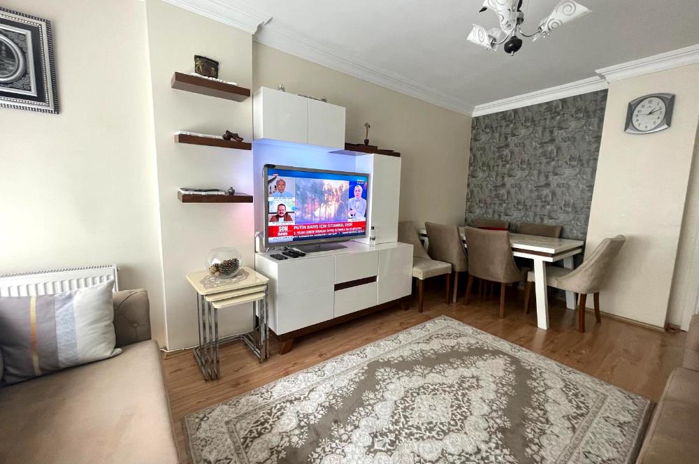 ÜNALANDA METRO VE METROBÜS YAKINI BALKONLU 2+1 DAİRE SATILIK