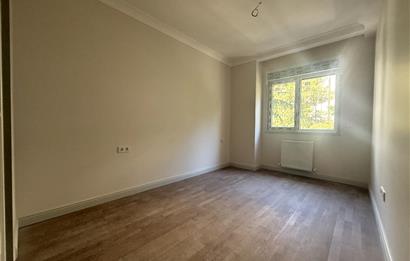 BAĞDAT CADDESİ 5 DK,TEPEGÖZ SOKAK,3+1,BALKONLU,KİRALIK