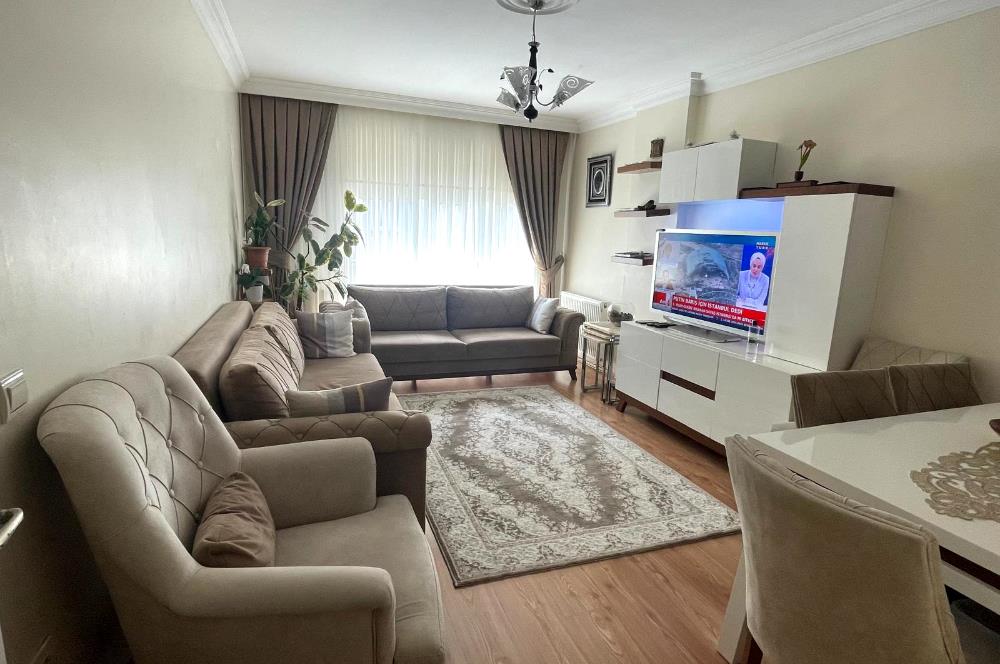 ÜNALANDA METRO VE METROBÜS YAKINI BALKONLU 2+1 DAİRE SATILIK