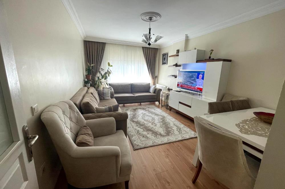 ÜNALANDA METRO VE METROBÜS YAKINI BALKONLU 2+1 DAİRE SATILIK
