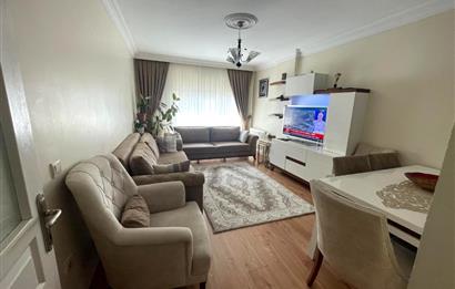 ÜNALANDA METRO VE METROBÜS YAKINI BALKONLU 2+1 DAİRE SATILIK