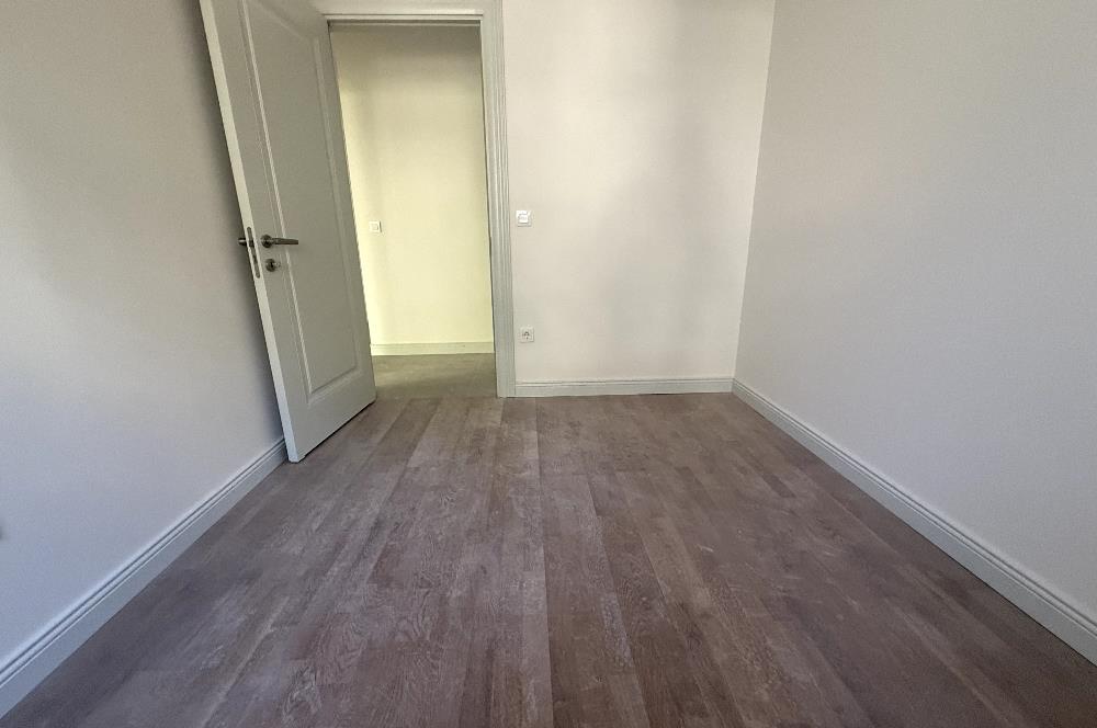 BAĞDAT CADDESİ 5 DK,TEPEGÖZ SOKAK,3+1,BALKONLU,KİRALIK