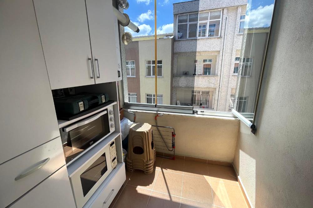 ÜNALANDA METRO VE METROBÜS YAKINI BALKONLU 2+1 DAİRE SATILIK