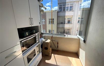ÜNALANDA METRO VE METROBÜS YAKINI BALKONLU 2+1 DAİRE SATILIK