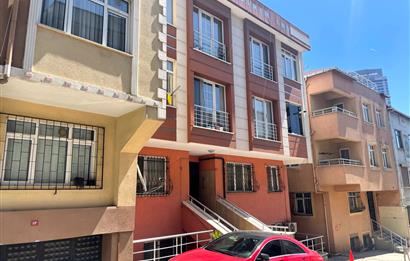 ÜNALANDA METRO VE METROBÜS YAKINI BALKONLU 2+1 DAİRE SATILIK