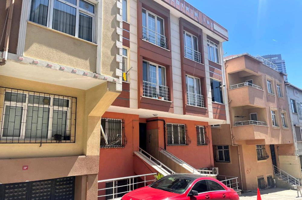 ÜNALANDA METRO VE METROBÜS YAKINI BALKONLU 2+1 DAİRE SATILIK