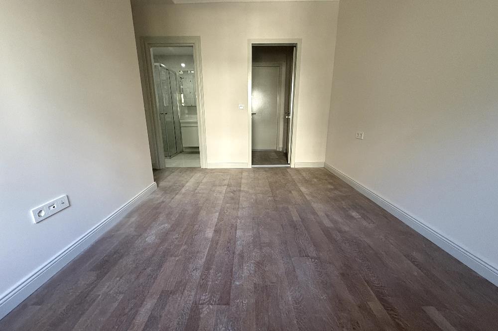 BAĞDAT CADDESİ 5 DK,TEPEGÖZ SOKAK,3+1,BALKONLU,KİRALIK