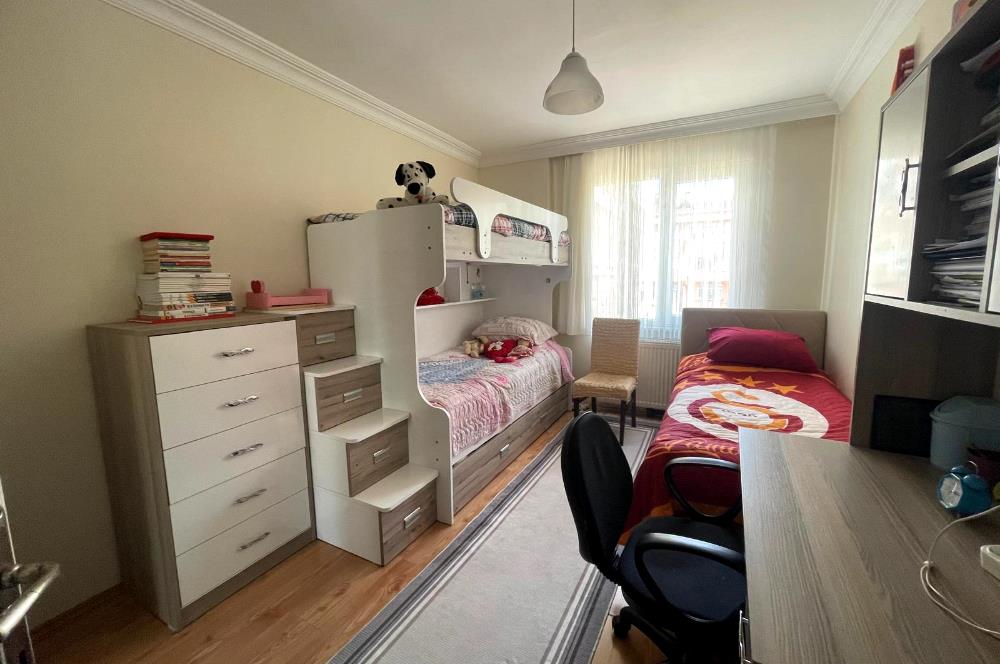 ÜNALANDA METRO VE METROBÜS YAKINI BALKONLU 2+1 DAİRE SATILIK