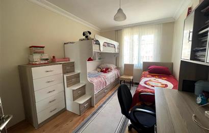 ÜNALANDA METRO VE METROBÜS YAKINI BALKONLU 2+1 DAİRE SATILIK