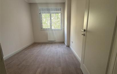 BAĞDAT CADDESİ 5 DK,TEPEGÖZ SOKAK,3+1,BALKONLU,KİRALIK