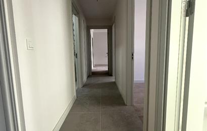 BAĞDAT CADDESİ 5 DK,TEPEGÖZ SOKAK,3+1,BALKONLU,KİRALIK