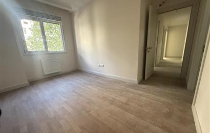 BAĞDAT CADDESİ 5 DK,TEPEGÖZ SOKAK,3+1,BALKONLU,KİRALIK