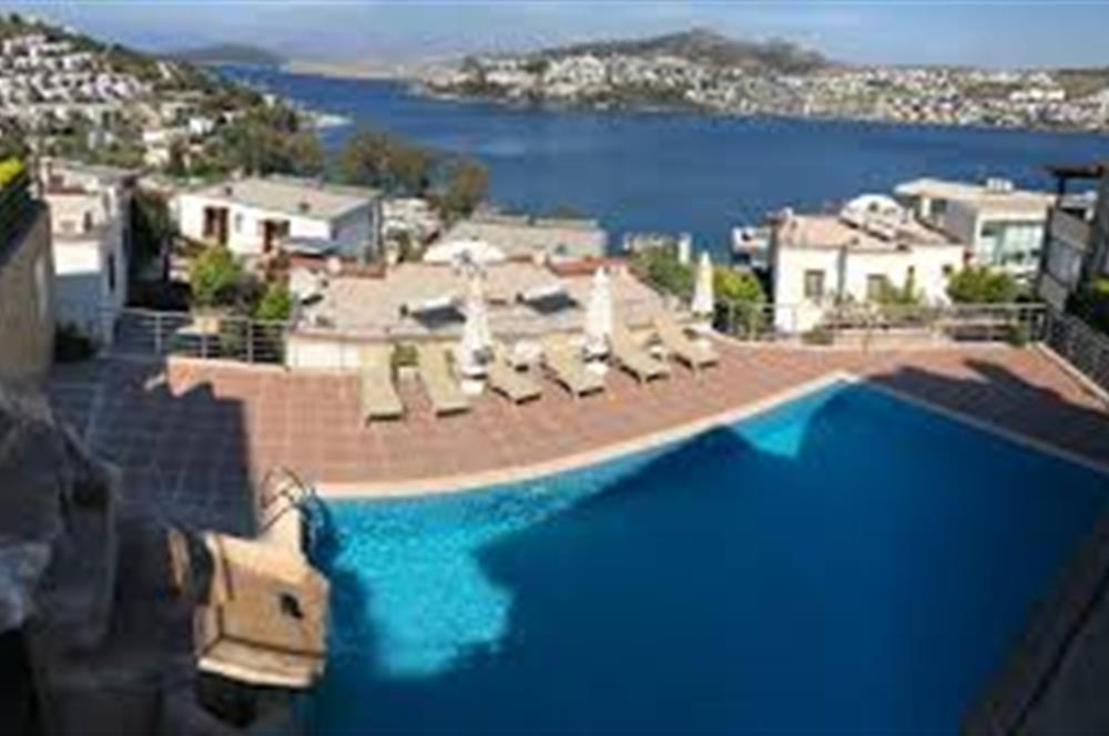 Bodrum, Gündoğan'da Plajlara Yakın, Deniz Manzaralı, Satılık Bahçe Dubleksi