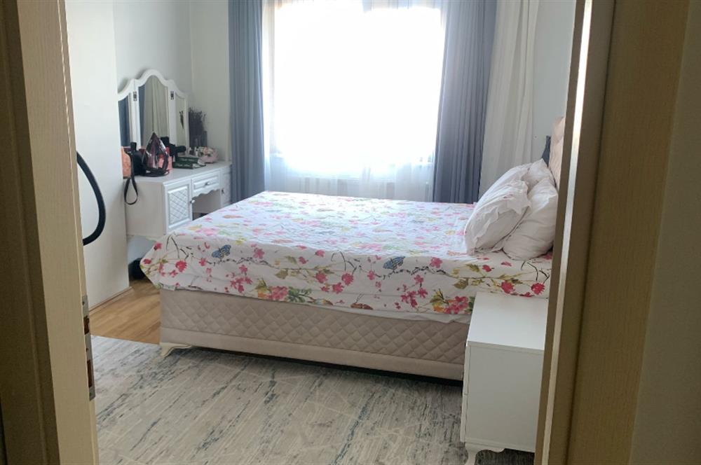 Kağıthane Çeliktepe'de Acil Satılık Ful Tadilatlı 2+1 Daire