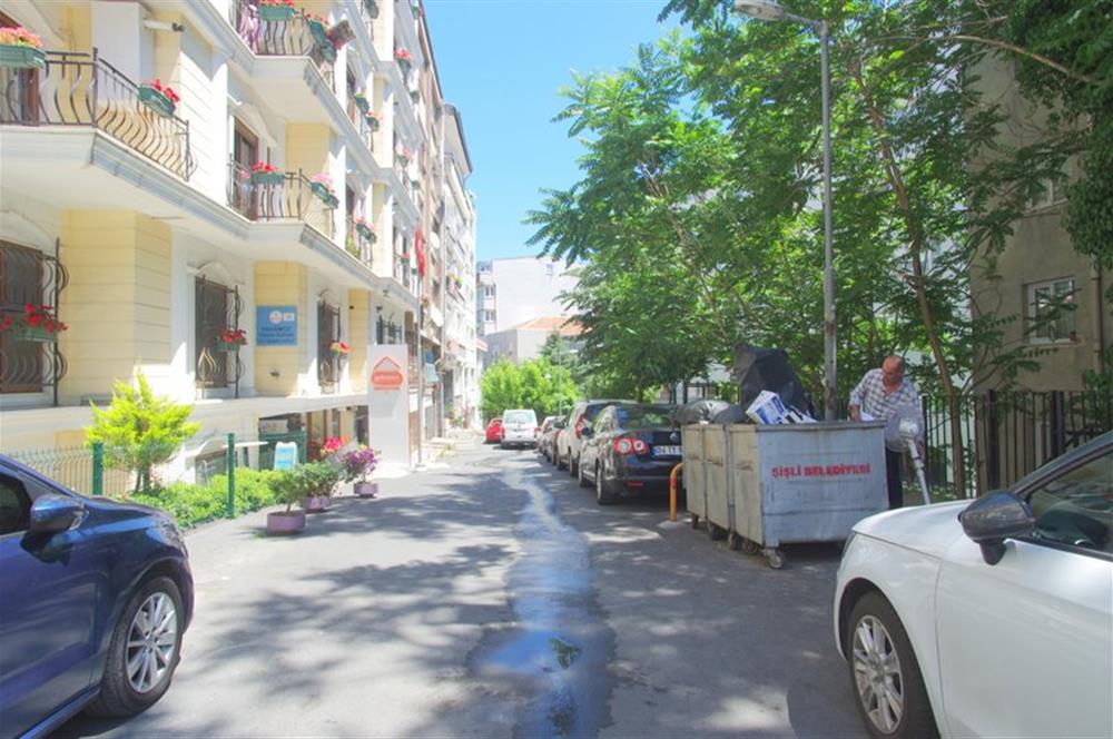TÜLAY ÖZKÖK'TEN ŞİŞLİ MERKEZ GENİŞ YÜKSEK GİRİŞ KİRALIK DAİRE